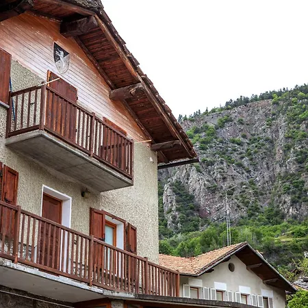 La Maison Du Coeur * مونتجوفيت